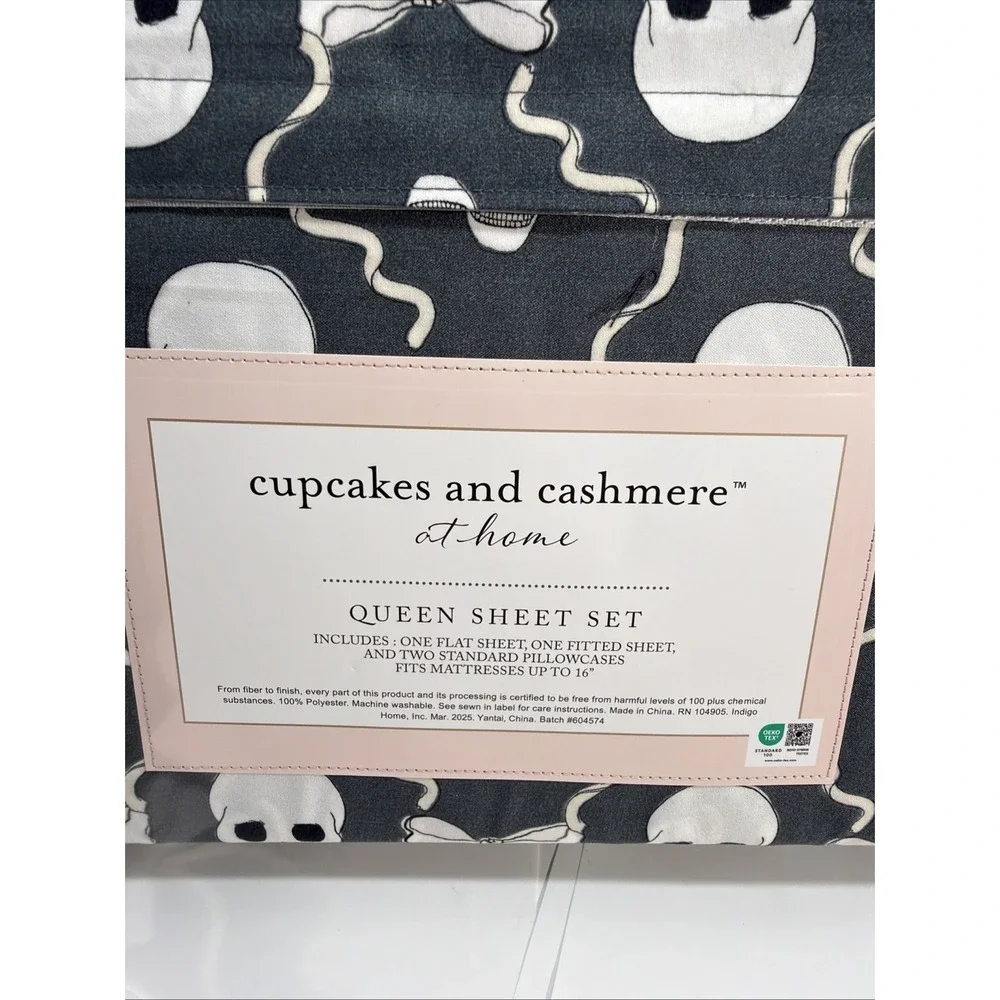 Cupcakes and Cashmere QUEEN sheet & Pillowcase Setgray/white Skulls &bows Gothic